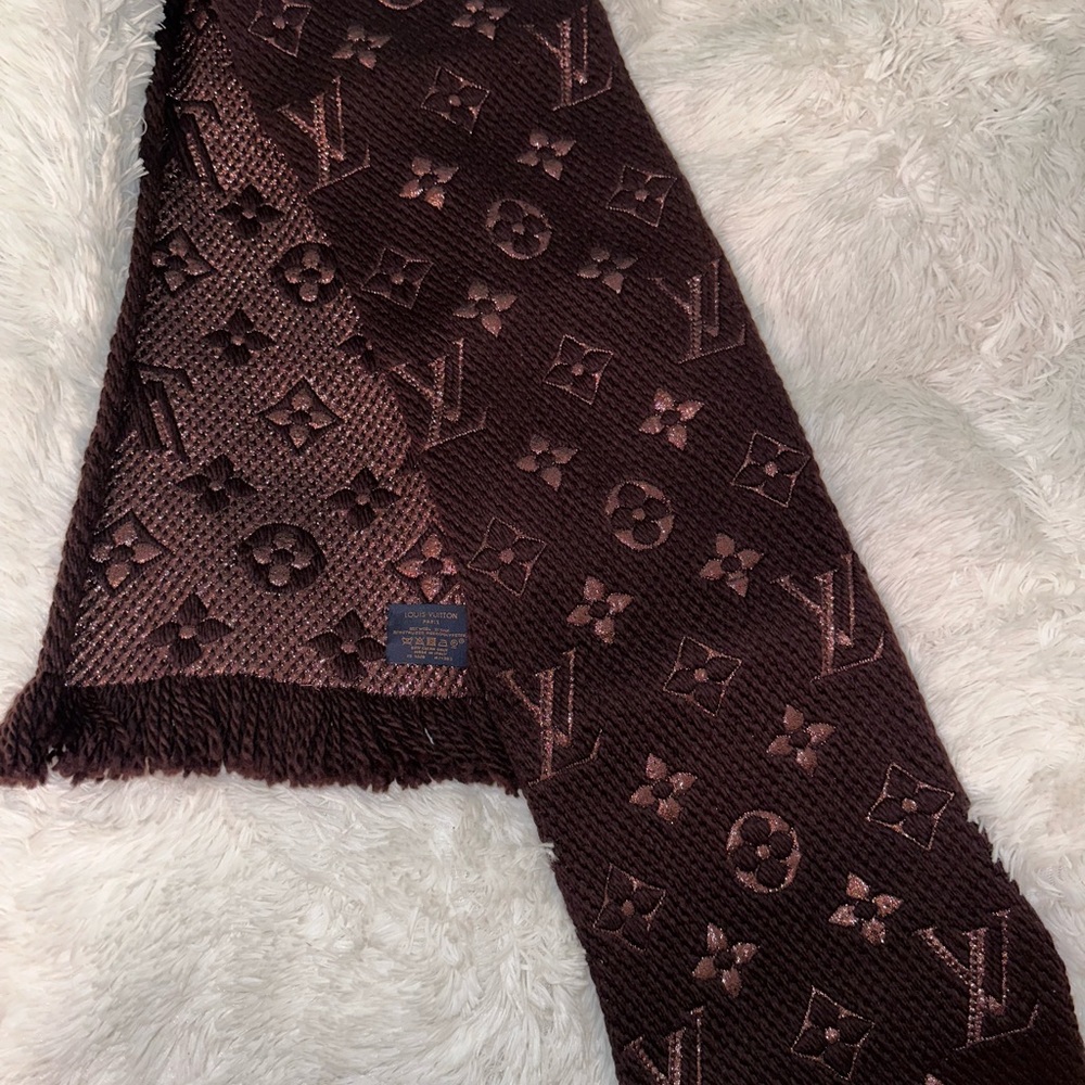 100% Authentic Louis Vuitton Logomania Scarf